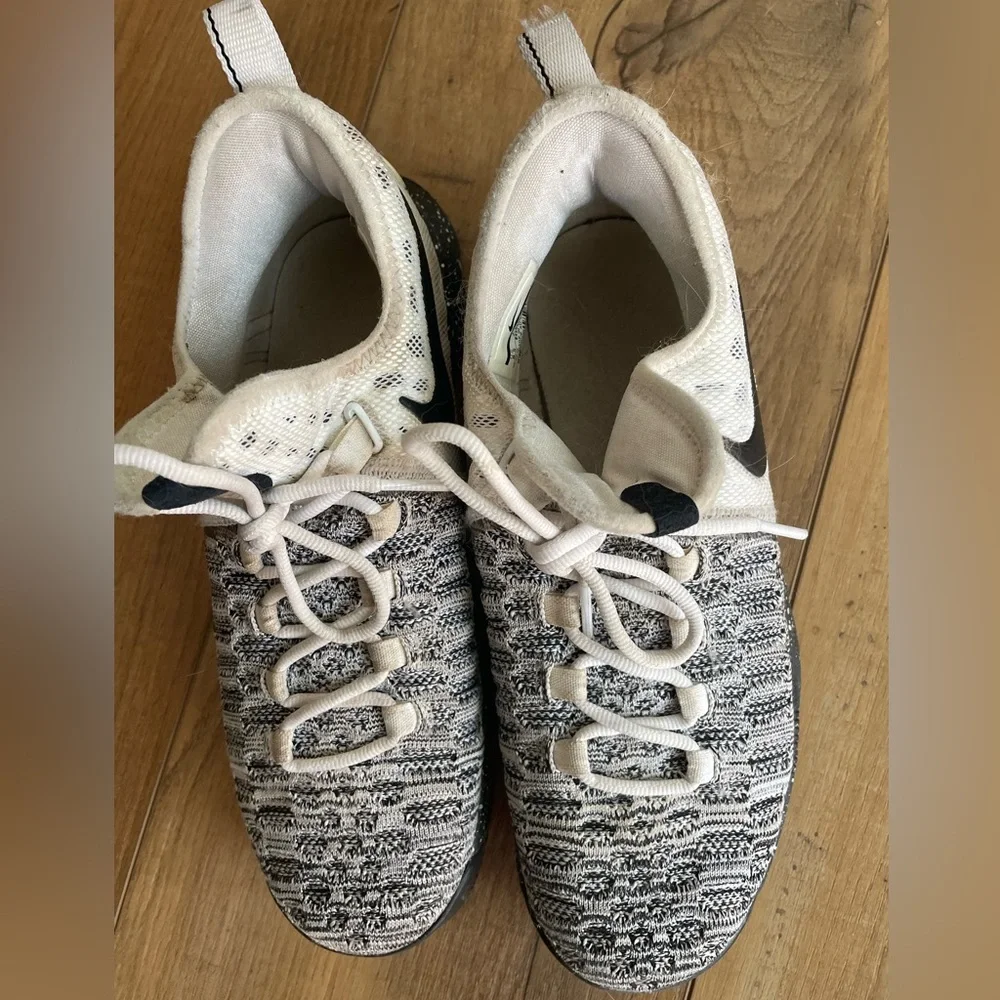 Nike ZOOM athletic shoes 👟 - Picture 3 of 5